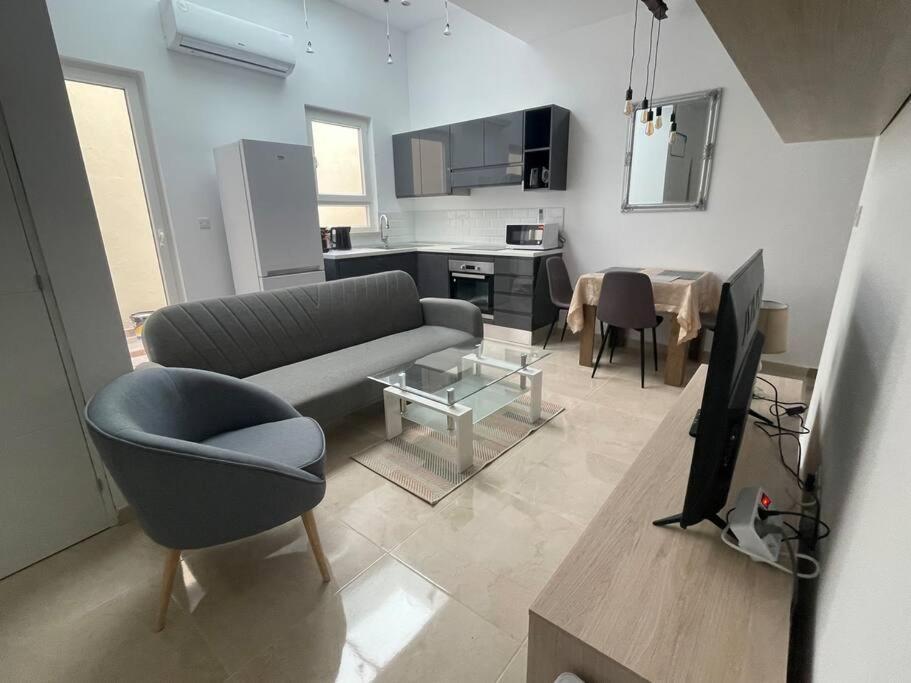 New Two Bedroom Flat Kamila On A Dwell スリーマ エクステリア 写真